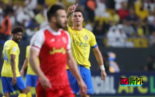 C羅 禁區摔倒后主動向主裁馬寧示意不是點球