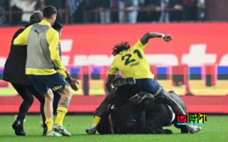 土超 賽場上演百人大混戰(zhàn)