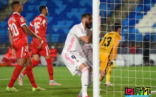 皇馬主場2-2戰(zhàn)平塞維利亞，本澤馬禁區(qū)內(nèi)被放倒返送對方點(diǎn)球