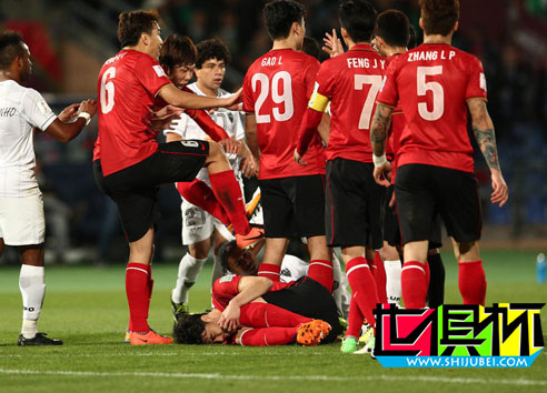 2013世俱杯上趙旭日犯規激怒小羅，報復還擊被紅牌罰下-第4張圖片-世俱杯