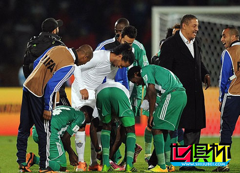 2013年世俱杯小羅輸球也稱王，戰靴慘遭對手哄搶-第1張圖片-世俱杯