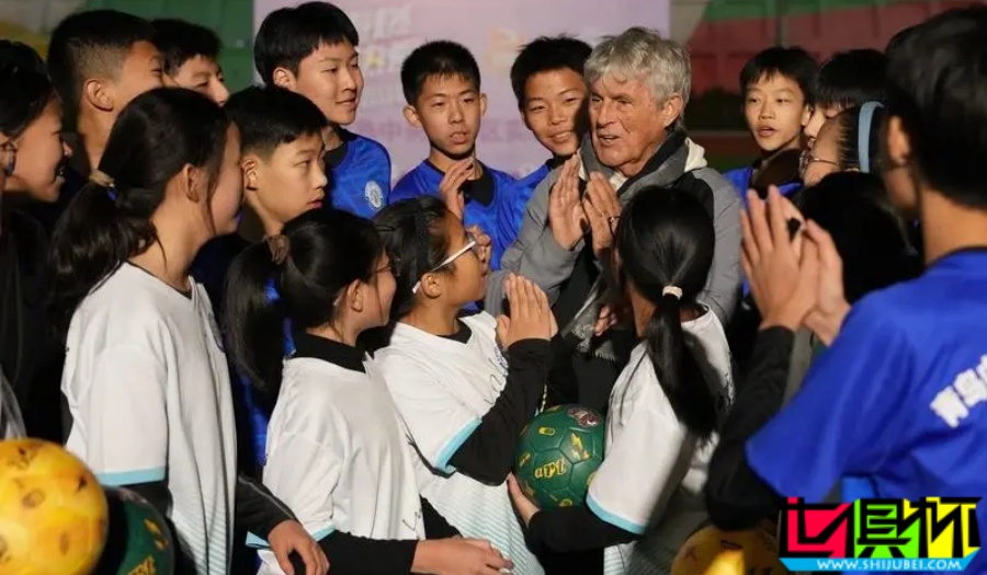 米盧:每位球員都要堅定追夢,對 國足 出線那個夜晚記憶猶新-第1張圖片-世俱杯 米盧:每位球員都要堅定追夢,對 國足 出線那個夜晚記憶猶新-第1張圖片-世俱杯