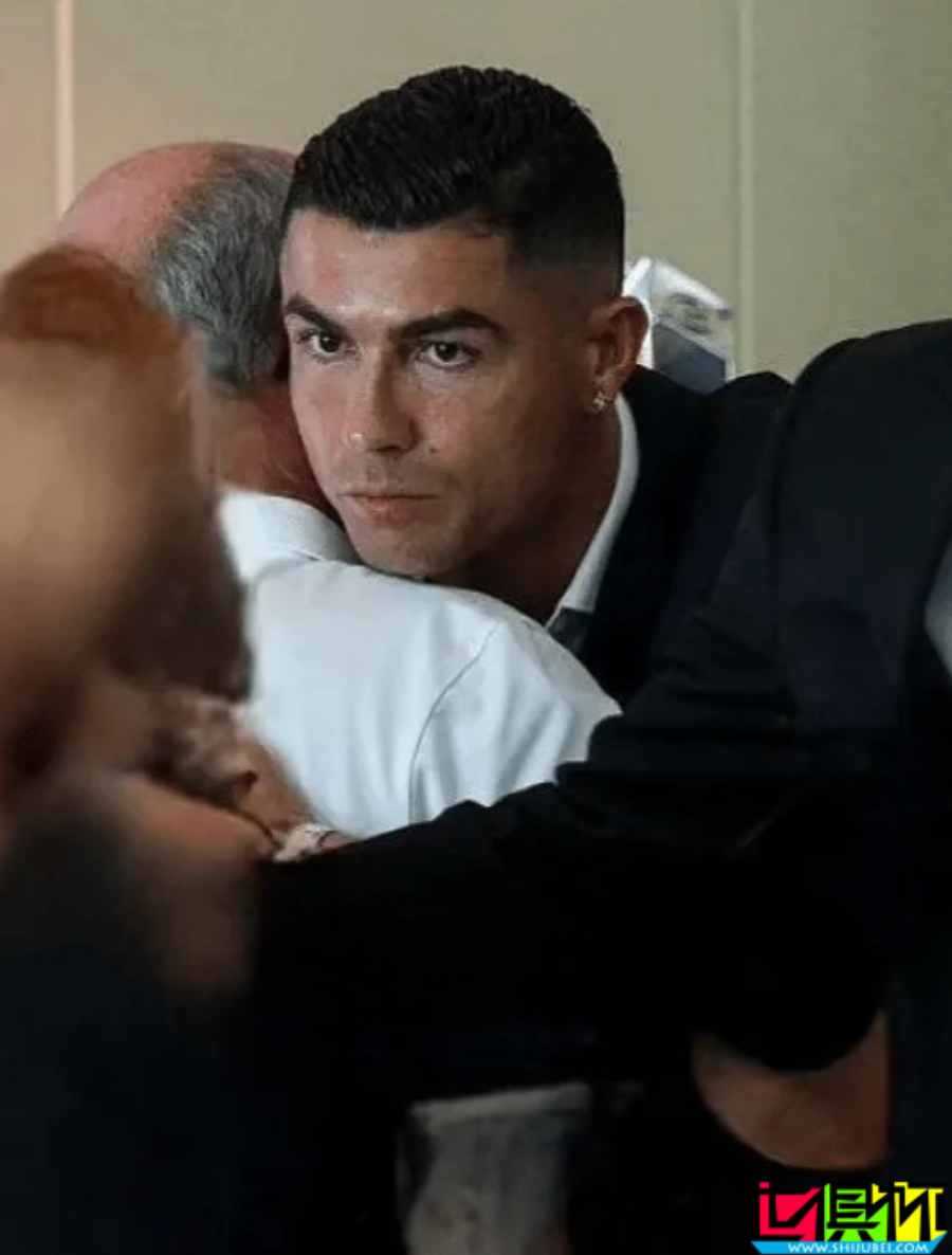 C羅 出席葡萄牙國家隊追悼活動,緬懷 若塔 與波爾圖主席 科斯塔-第3張圖片-世俱杯 C羅 出席葡萄牙國家隊追悼活動,緬懷 若塔 與波爾圖主席 科斯塔-第3張圖片-世俱杯